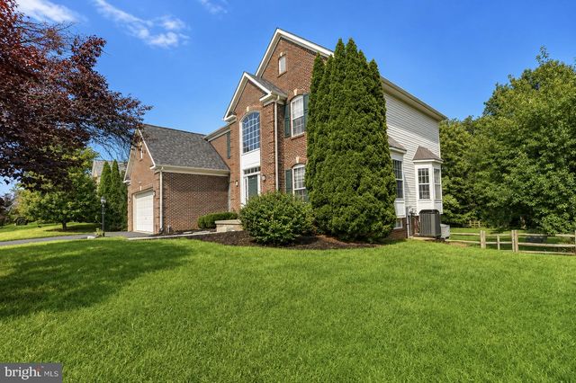 422 SAWGRASS, Charles Town, WV 25414