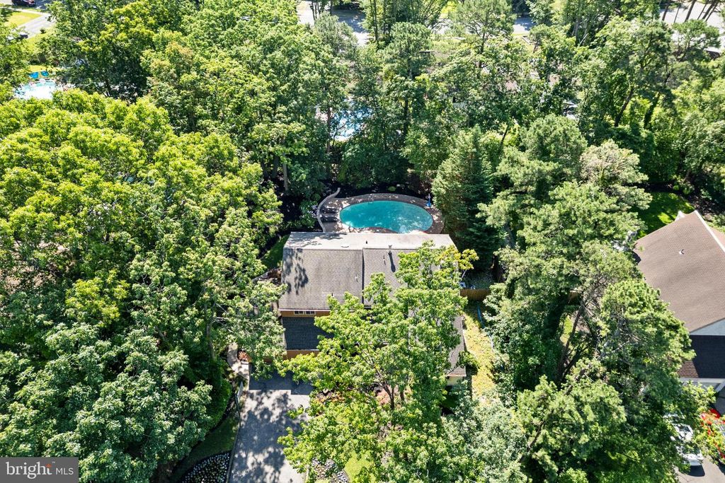 15 HAZELHURST DR, Voorhees, NJ 08043