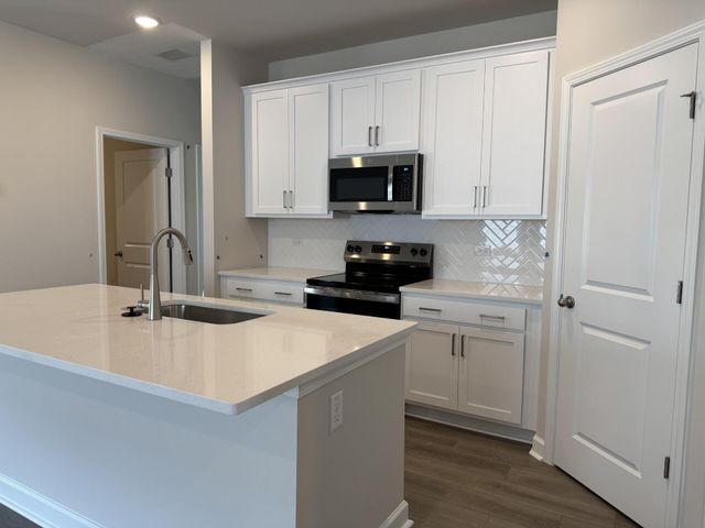 5152 Blackberry Lane, Ravenel, SC 29470