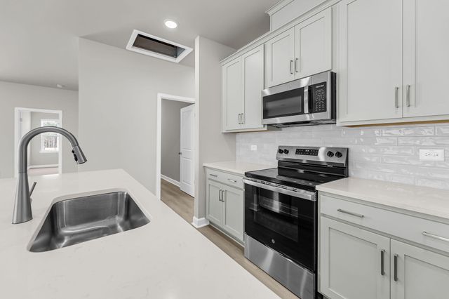 5152 Blackberry Lane, Ravenel, SC 29470