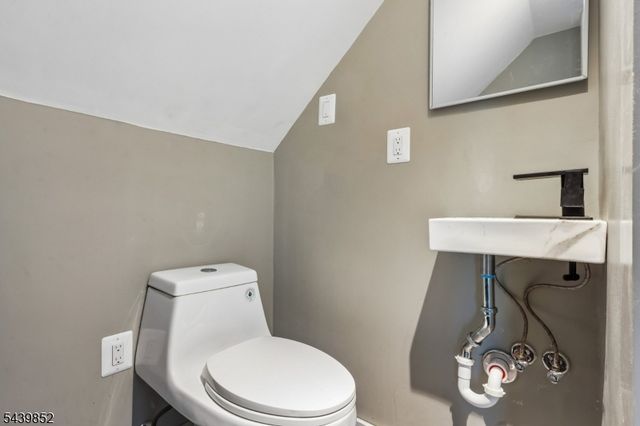 320 Redmont Rd, North Plainfield Boro, NJ 07063