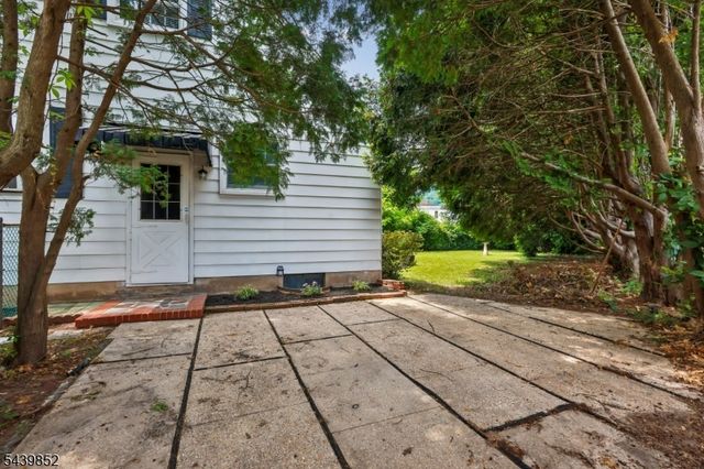 320 Redmont Rd, North Plainfield Boro, NJ 07063
