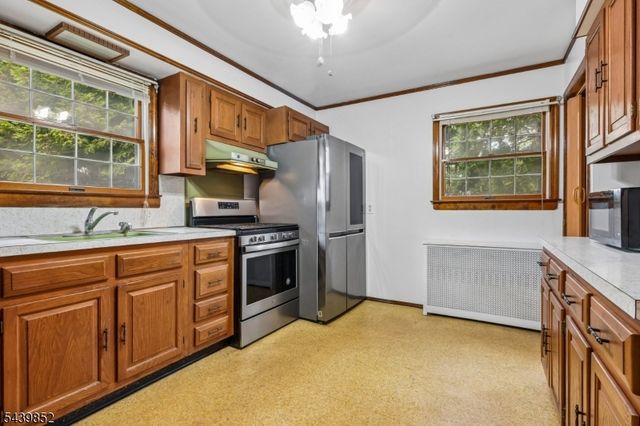 320 Redmont Rd, North Plainfield Boro, NJ 07063