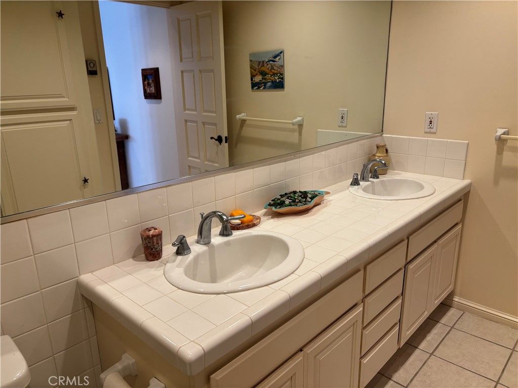 Image 15 of property listing at 50 Playa Azul, Avalon, CA 90704