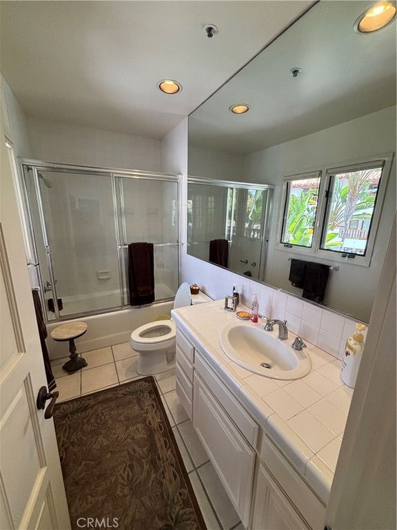 Image 19 of property listing at 50 Playa Azul, Avalon, CA 90704