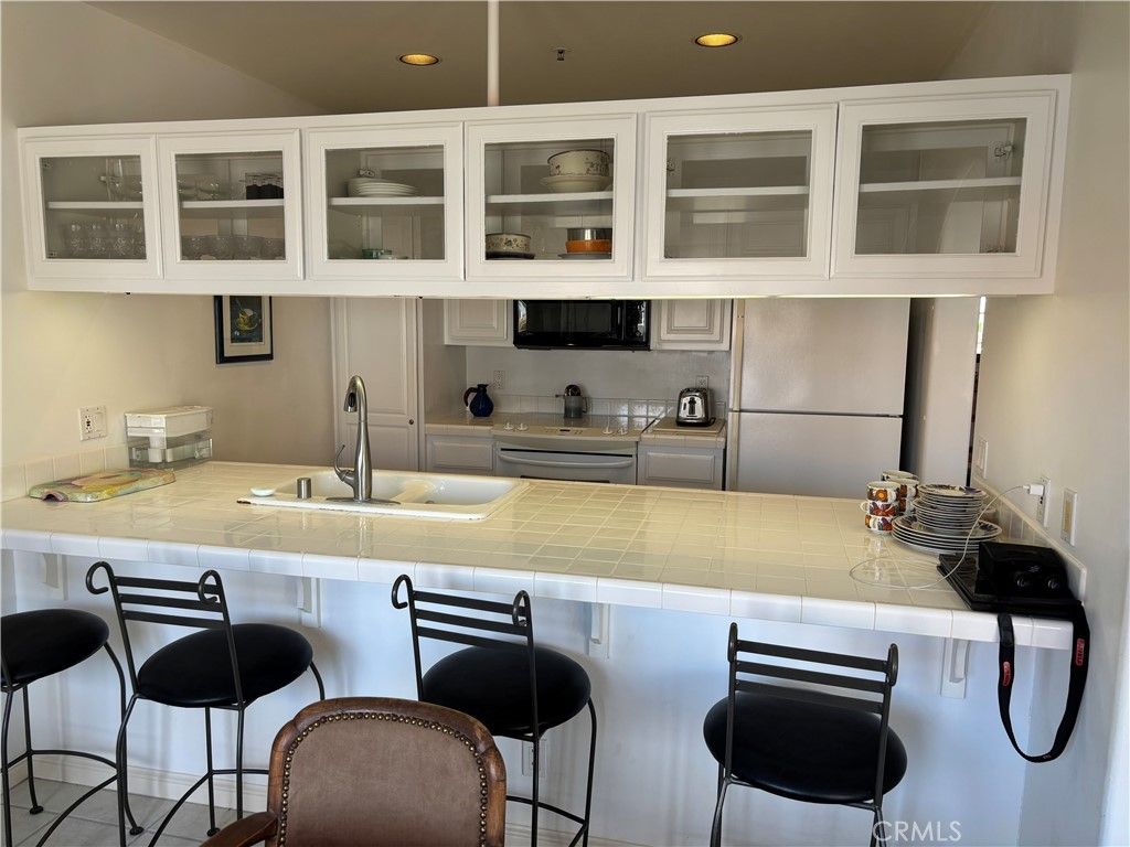 Image 6 of property listing at 50 Playa Azul, Avalon, CA 90704