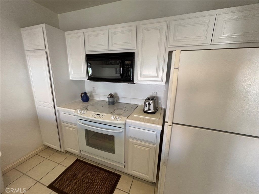 Image 7 of property listing at 50 Playa Azul, Avalon, CA 90704