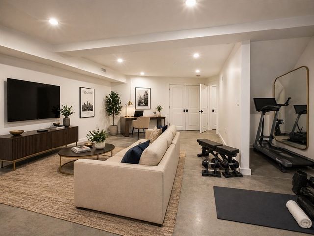 17 Saint Marys 2, Brookline, MA 02445