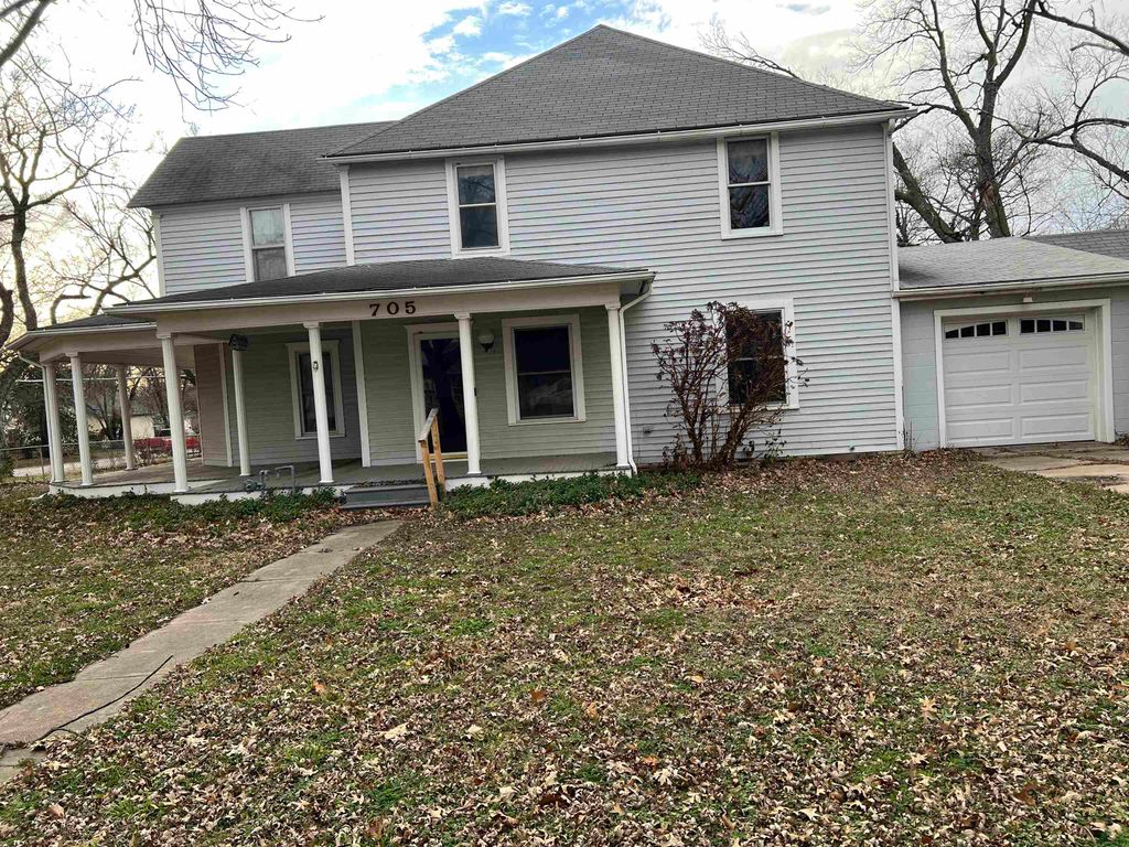 705 N LINDEN, Belle Plaine, KS 67013