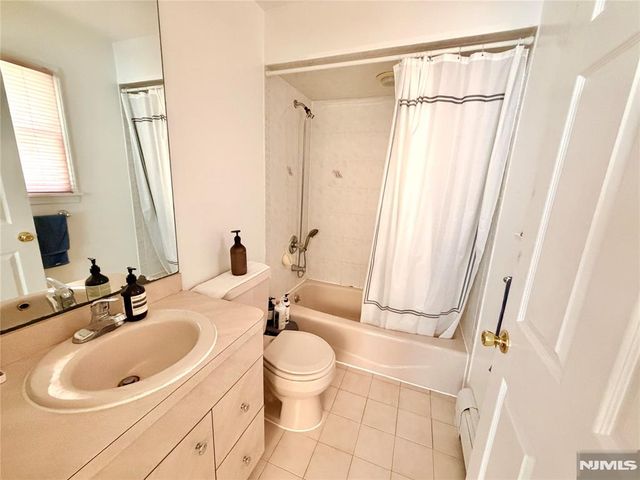 372 Chestnut Street, Ridgefield, NJ 07657