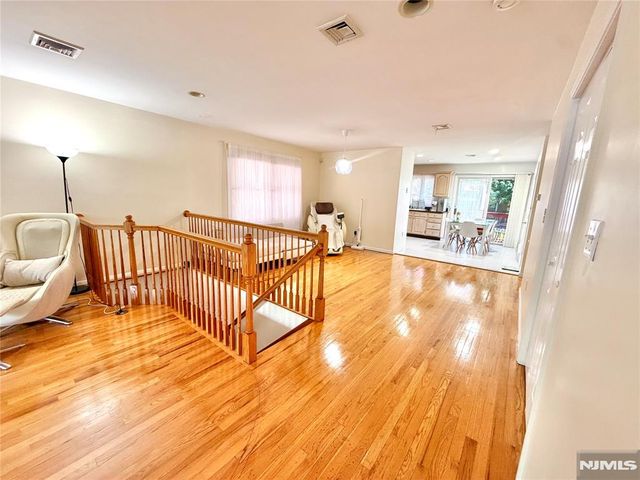 372 Chestnut Street, Ridgefield, NJ 07657