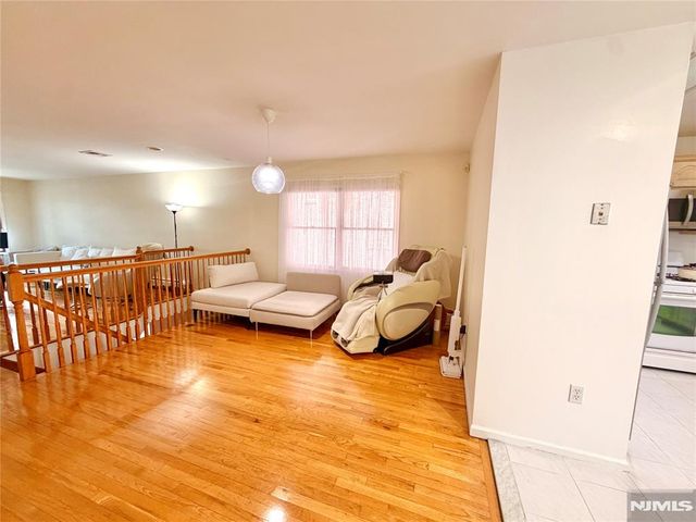 372 Chestnut Street, Ridgefield, NJ 07657