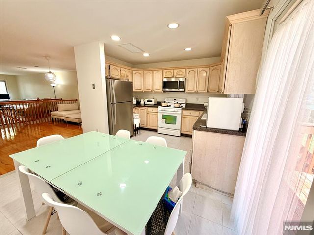 372 Chestnut Street, Ridgefield, NJ 07657