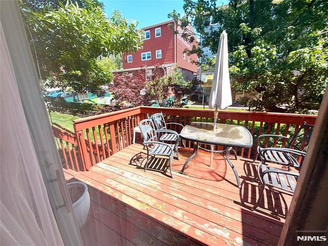 372 Chestnut Street, Ridgefield, NJ 07657