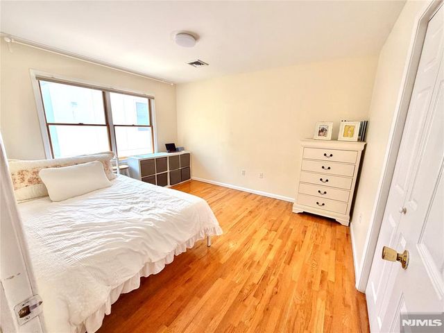 372 Chestnut Street, Ridgefield, NJ 07657