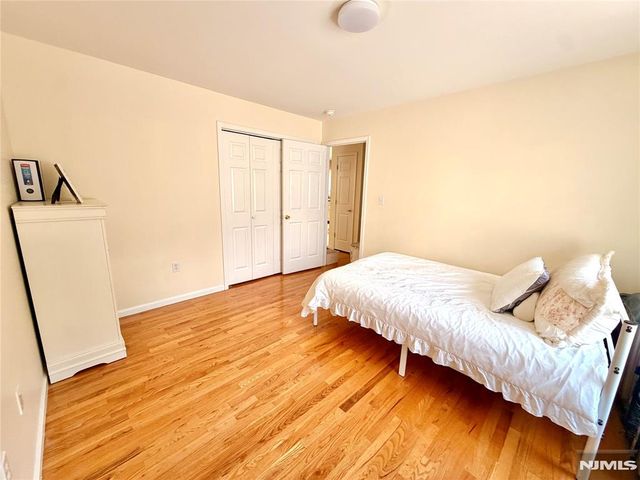 372 Chestnut Street, Ridgefield, NJ 07657