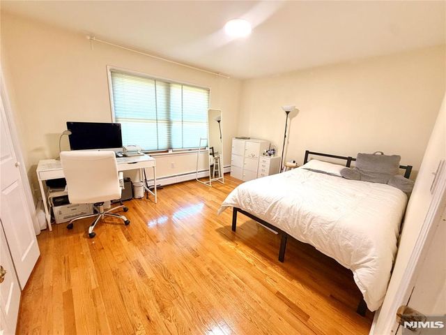 372 Chestnut Street, Ridgefield, NJ 07657