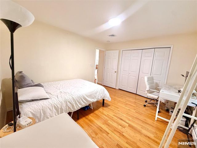 372 Chestnut Street, Ridgefield, NJ 07657