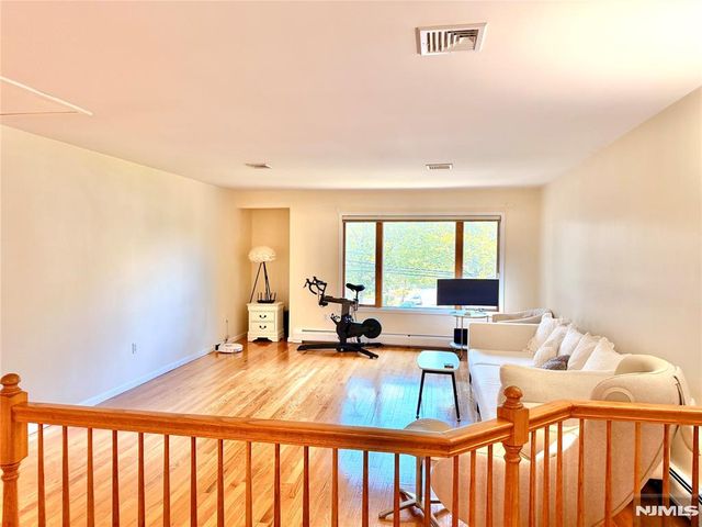 372 Chestnut Street, Ridgefield, NJ 07657