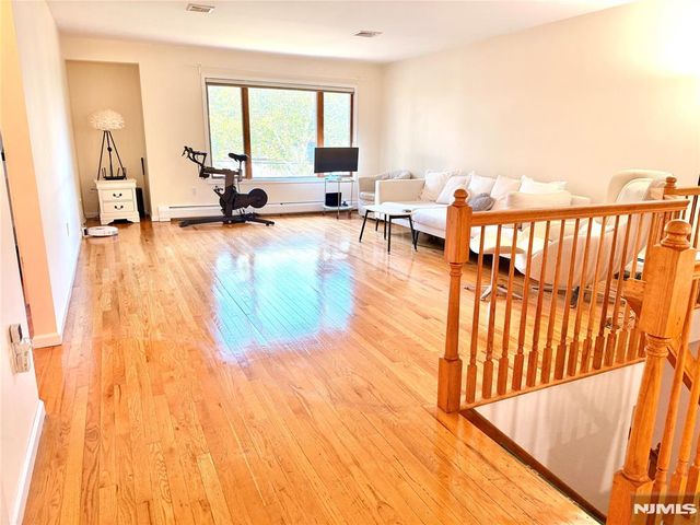 372 Chestnut Street, Ridgefield, NJ 07657