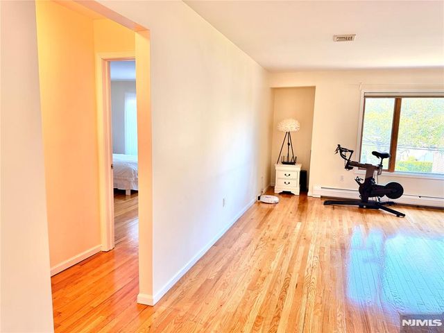 372 Chestnut Street, Ridgefield, NJ 07657
