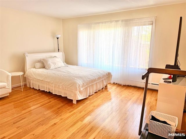 372 Chestnut Street, Ridgefield, NJ 07657