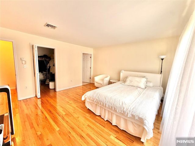 372 Chestnut Street, Ridgefield, NJ 07657