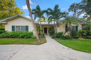 24 N Via Lucindia, Sewalls Point, FL 34996