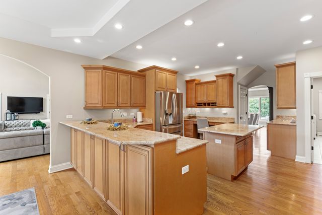 121 Florence Avenue, Inverness, IL 60010