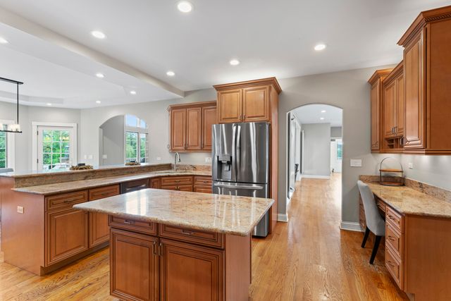 121 Florence Avenue, Inverness, IL 60010