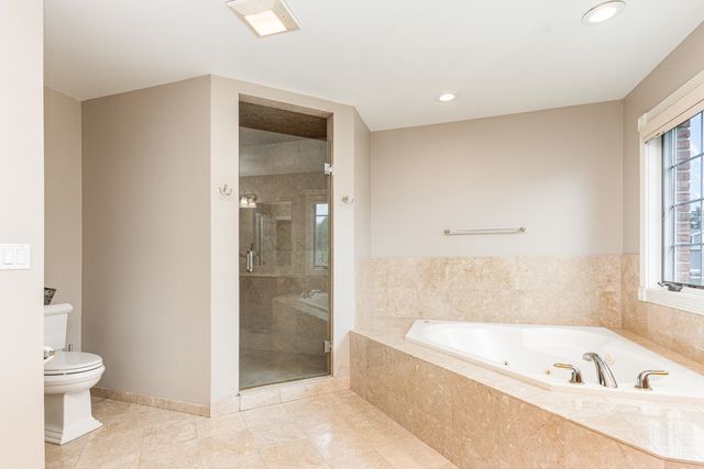 121 Florence Avenue, Inverness, IL 60010