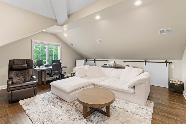 121 Florence Avenue, Inverness, IL 60010