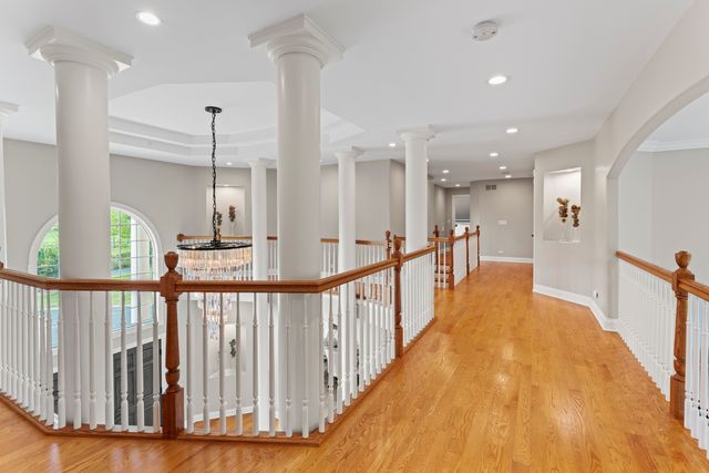 121 Florence Avenue, Inverness, IL 60010