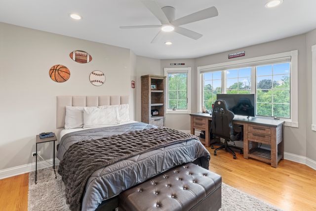 121 Florence Avenue, Inverness, IL 60010