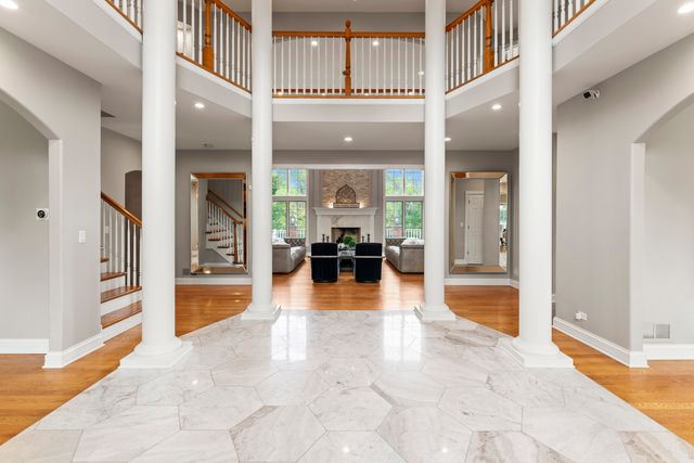 121 Florence Avenue, Inverness, IL 60010