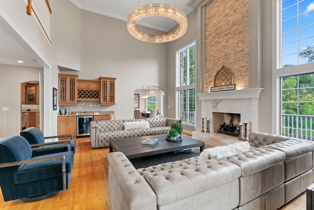 121 Florence Avenue, Inverness, IL 60010