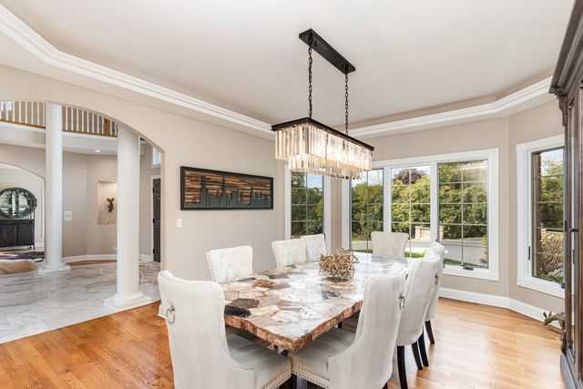 121 Florence Avenue, Inverness, IL 60010