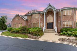 121 Florence Avenue, Inverness, IL 60010