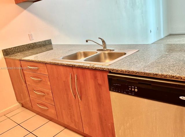 1200 Brickell Bay Dr 2514, Miami, FL 33131