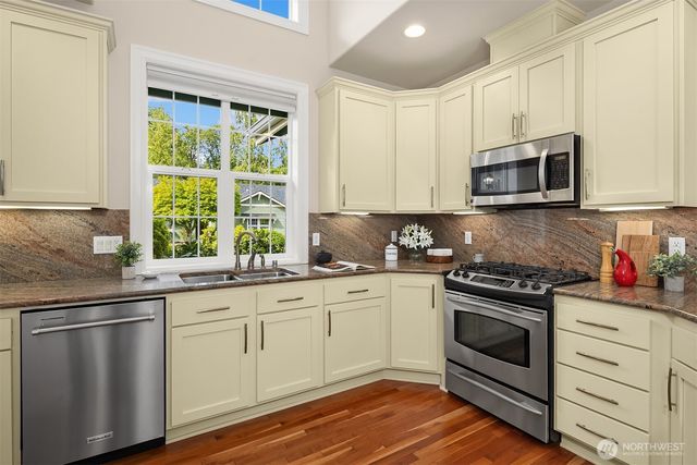 24253 NE Vine Maple Way, Redmond, WA 98053