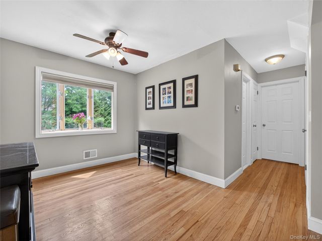28 Parkway Drive N, Blauvelt, NY 10913