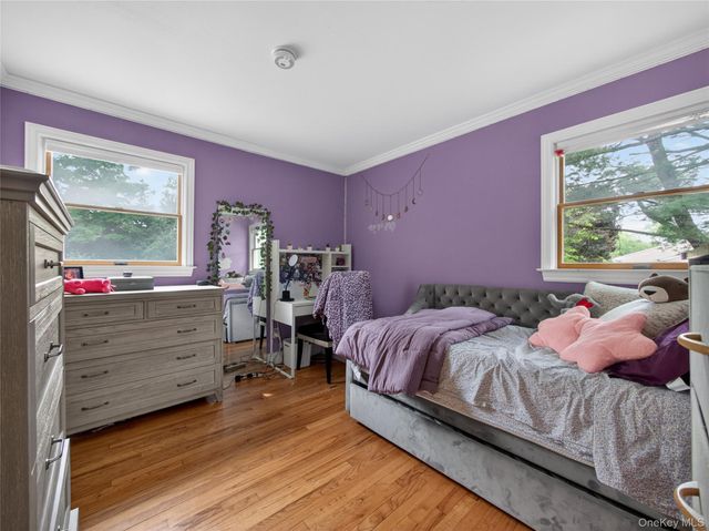 28 Parkway Drive N, Blauvelt, NY 10913