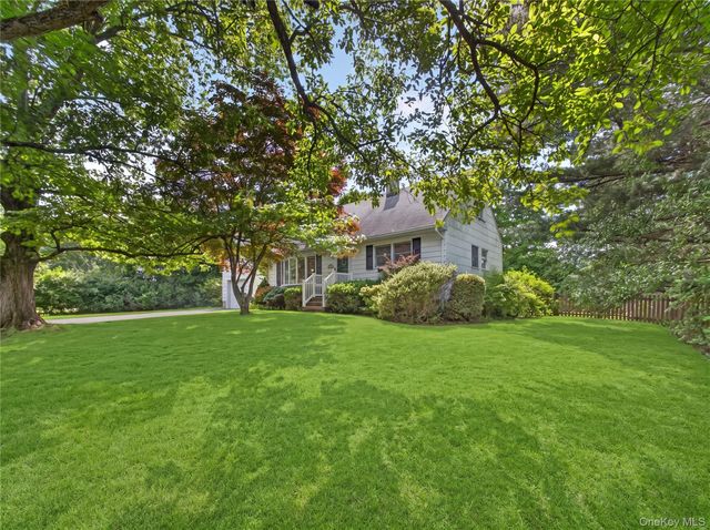 28 Parkway Drive N, Blauvelt, NY 10913