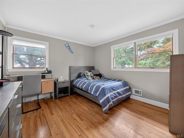 28 Parkway Drive N, Blauvelt, NY 10913