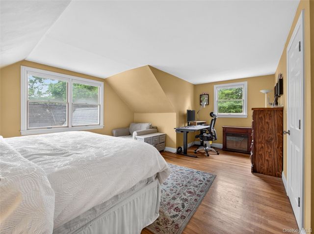 28 Parkway Drive N, Blauvelt, NY 10913