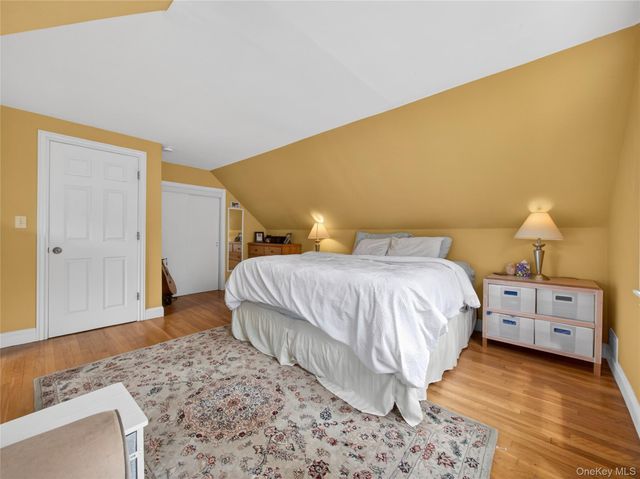 28 Parkway Drive N, Blauvelt, NY 10913