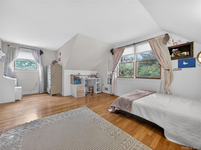 28 Parkway Drive N, Blauvelt, NY 10913