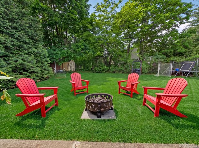 28 Parkway Drive N, Blauvelt, NY 10913