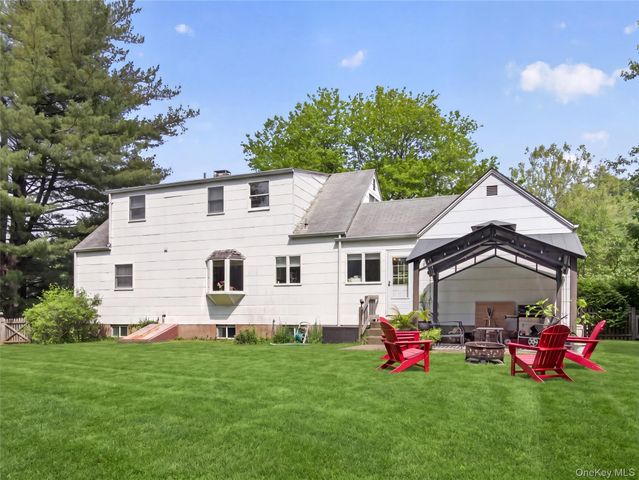 28 Parkway Drive N, Blauvelt, NY 10913
