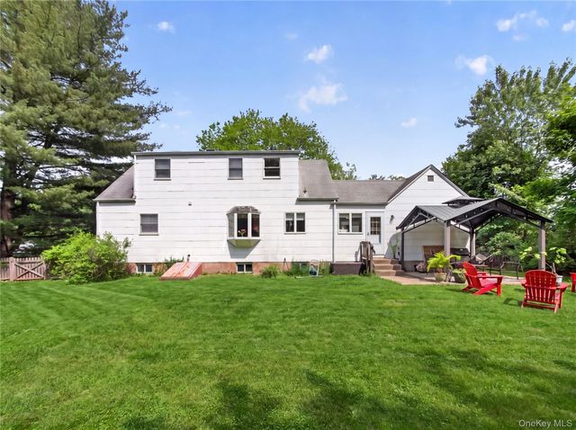 28 Parkway Drive N, Blauvelt, NY 10913